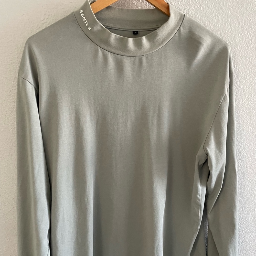 ESNTLS mock neck long sleeve (medium)